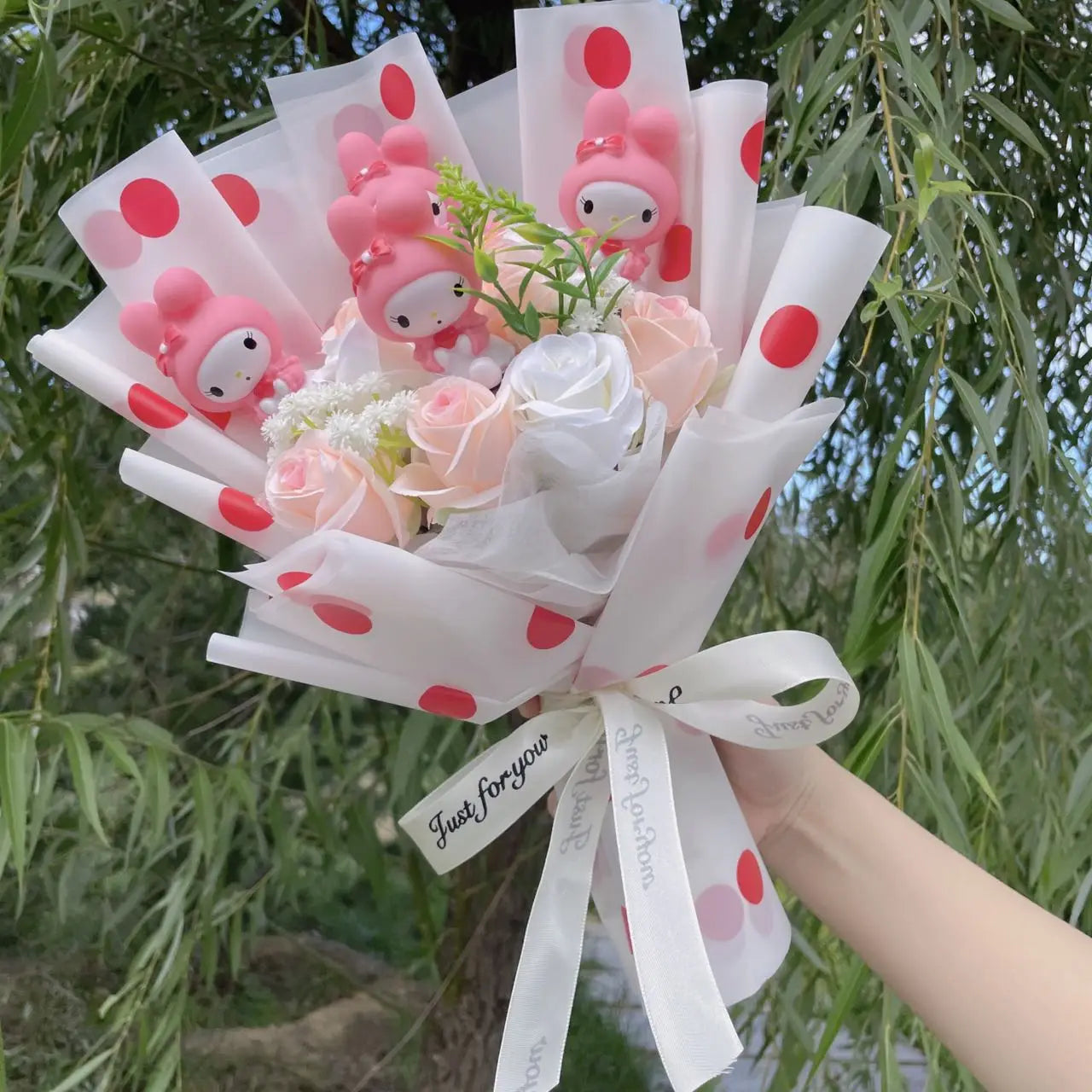 Hello Kitty Cat Dolls with Artificial Flowers